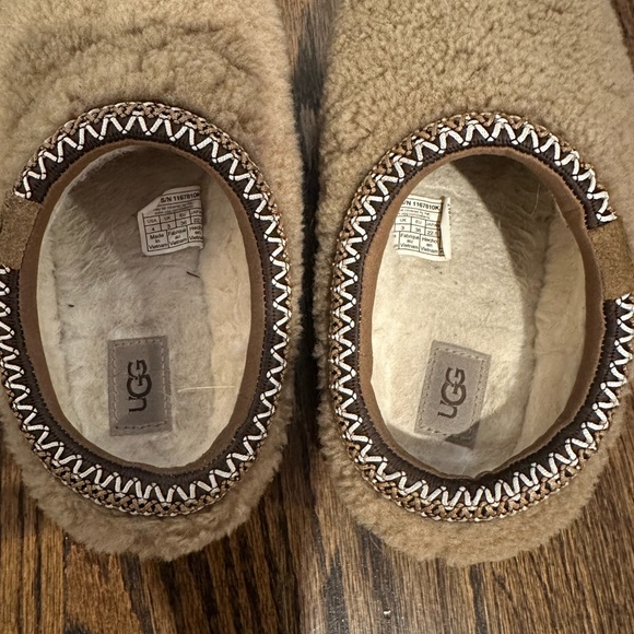 Ugg Tazz Maxi Curly Genuine Shearling Slipper - Youth - Picture 4 of 11